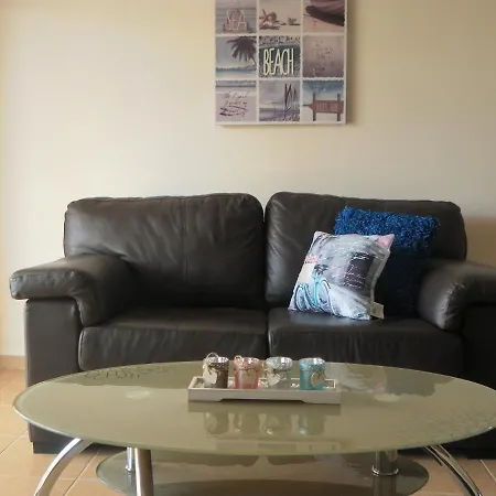 Apartman First Floor, 2 Bedroom F102, Pool View & Free Wifi