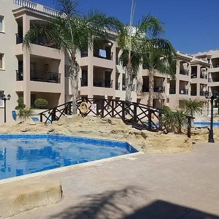 Apartment First Floor, 2 Bedroom F102, Pool View & Free Wifi Paphos