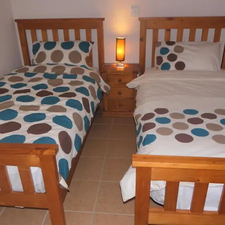 Apartman First Floor, 2 Bedroom F102, Pool View & Free Wifi *