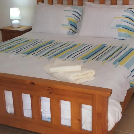 First Floor, 2 Bedroom F102, Pool View & Free Wifi * Paphos