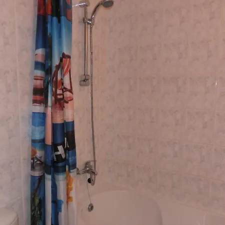 Apartment First Floor, 2 Bedroom F102, Pool View & Free Wifi